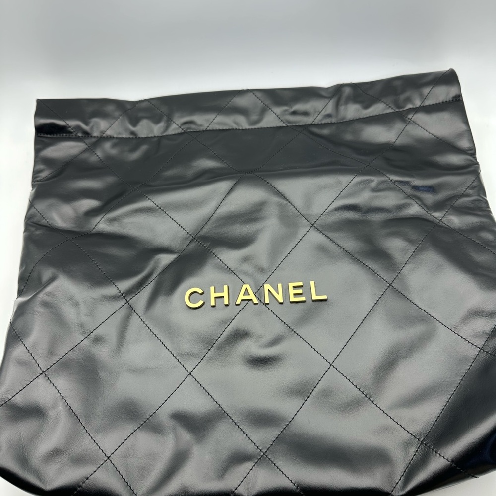 Chanel 22 hobo bag black medium.